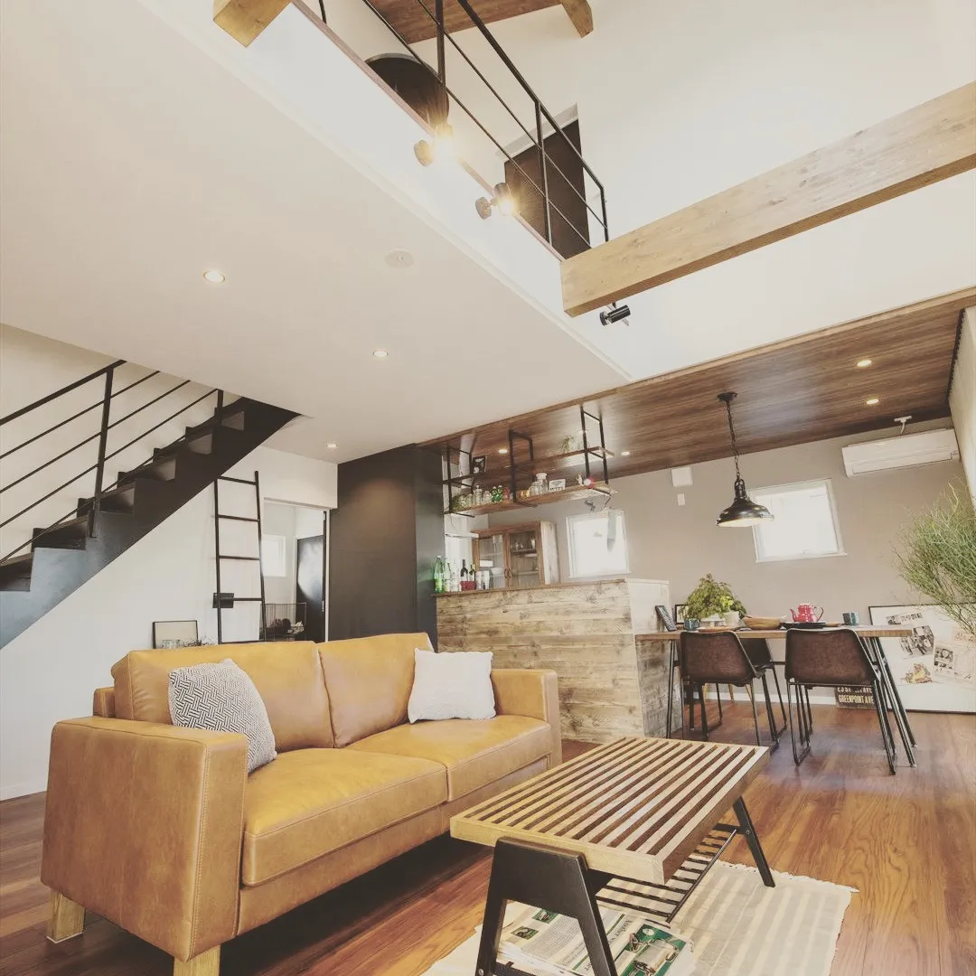 🏡 広々とした吹き抜けで家族の時間を楽しんでみませんか？リビ...