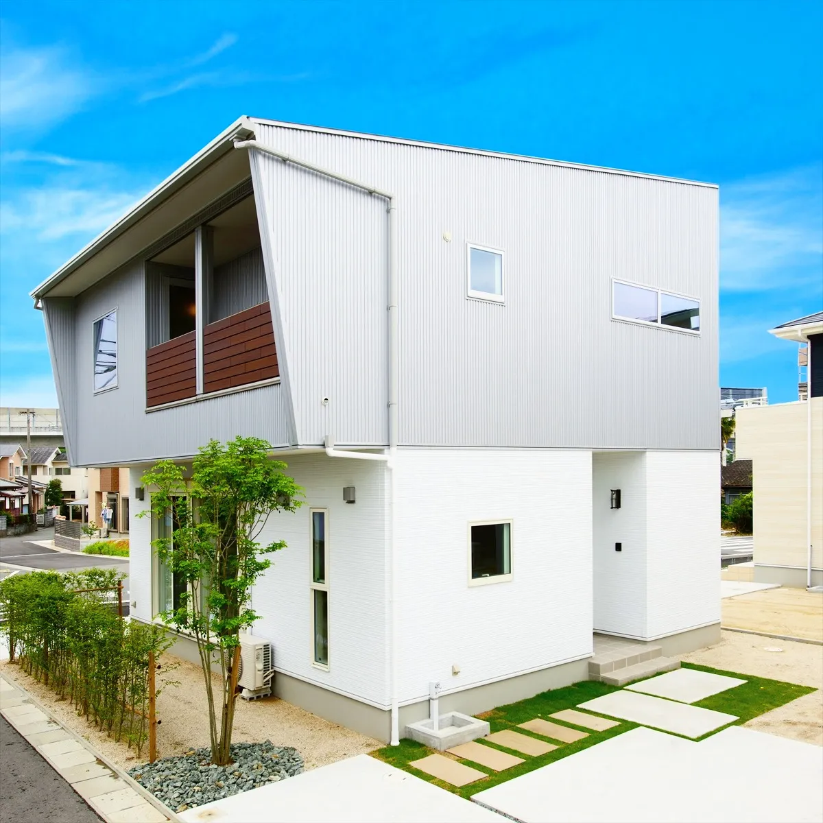 🏠✨シンプルさと洗練さが共存する素敵な家ができました！外観は...