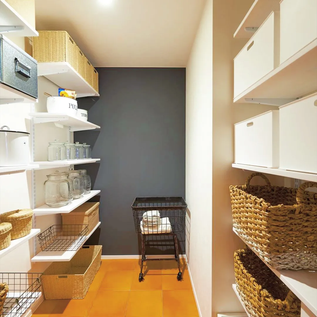 キッチン横に大容量のウォークインパントリーがあると、とっても...