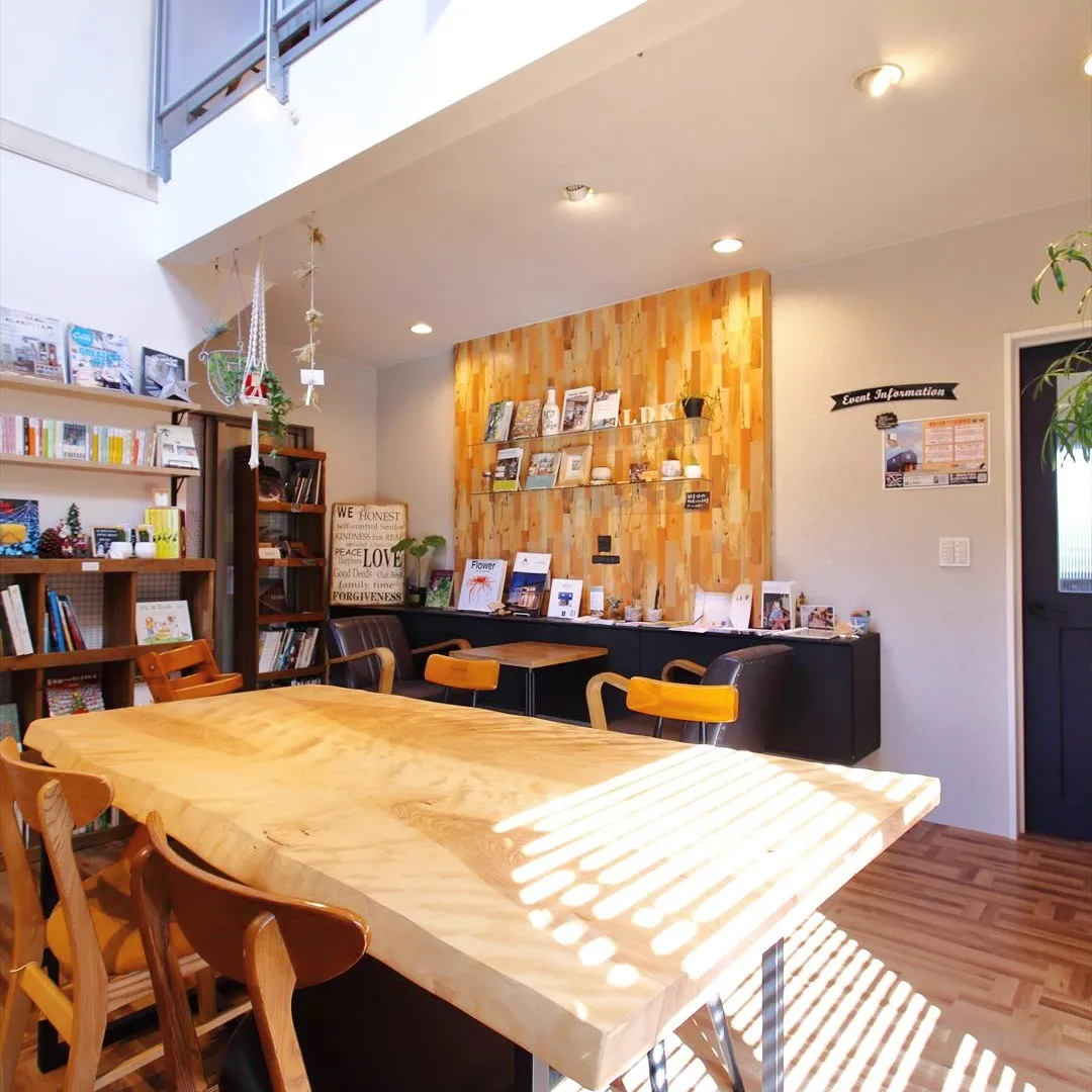 本に囲まれた生活、ちょっとした夢ですよね📚✨。