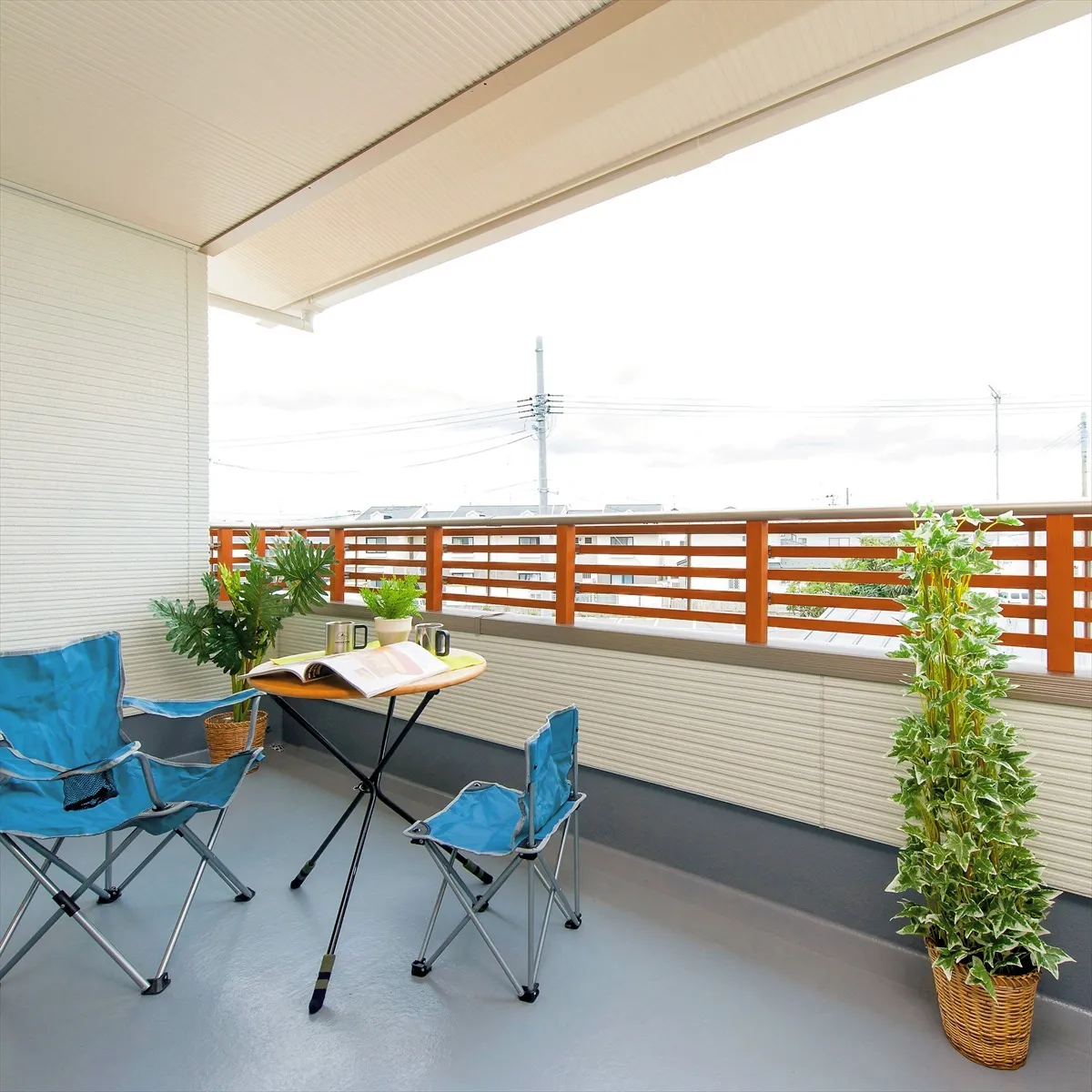 屋根付きの広々としたベランダがあると、とても便利で安心ですね...