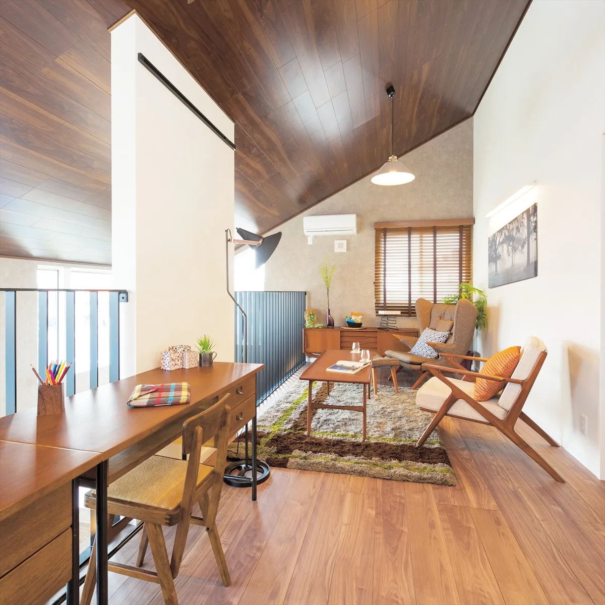 🌟家の2階には、まるで隠れ家のようなセカンドリビングが広がっ...