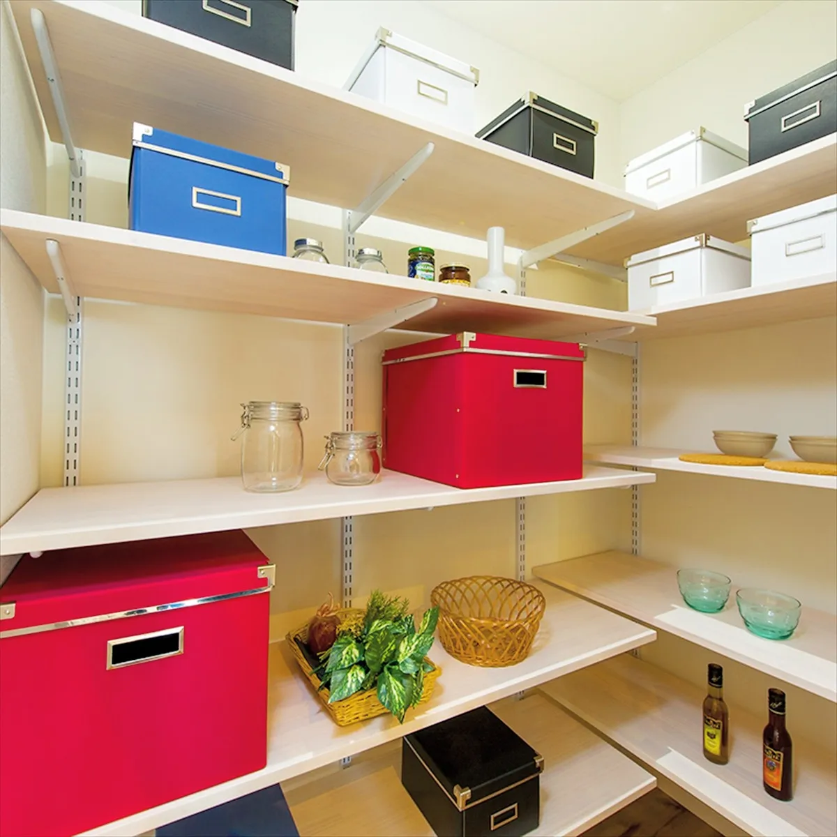 🌟夢のキッチンを持つなら、大容量パントリーは外せない！✨隣接...