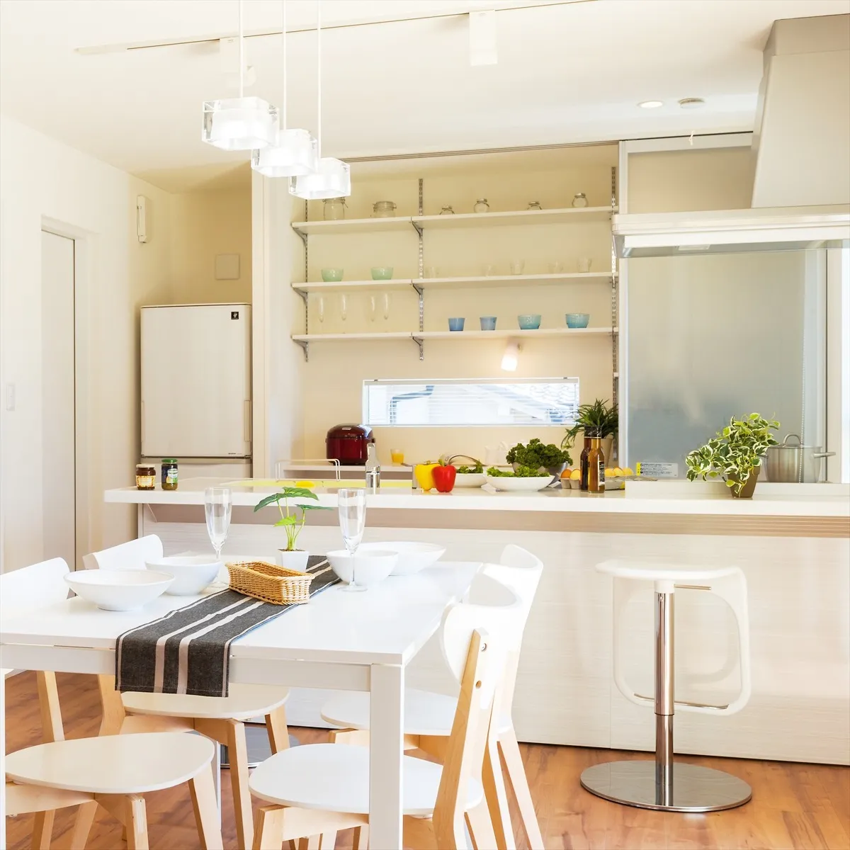 このキッチンはまさにシンプルで機能的なデザインの究極形✨